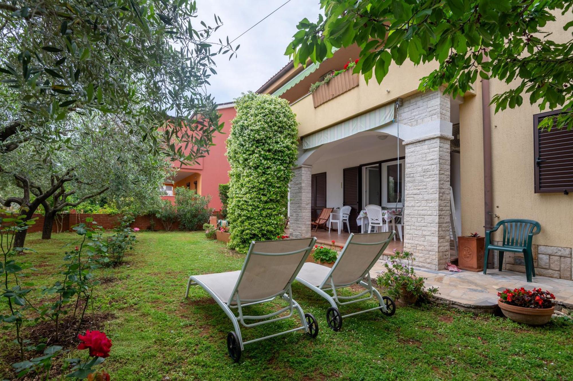 Apartments Mirella Novigrad  Exterior photo